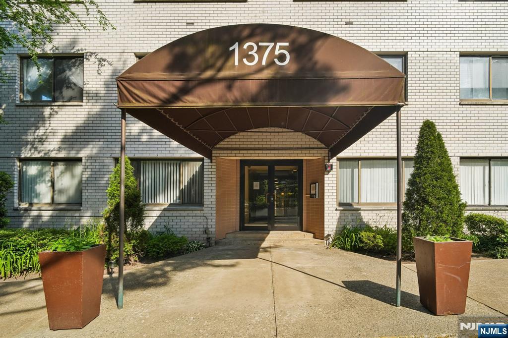 Homes for Sale in Northern NJ | ThisIsRiverEdge.com 1375 River Road 1A
