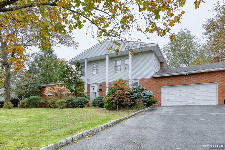 CUSTOM BUILT COLONIAL ON ALMOST 1/2 AN ACRE. ALMOST 3,000 SQFT OF LIVING SPACE WITHOUT THE BASEMENT. LARGE FENCED BACK YARD WITH ROOM FOR A POOL. ATTACHED OVERSIZED 2 CAR GARAGE. 1ST FLOOR HAS LIVING ROOM, FORMAL DINING ROOM, MODERN EAT IN KITCHEN, LARGE FAMILY ROOM WITH FIREPLACE, POWDER ROOM, LAUNDRY ROOM, BEDROOM, FULL BATH, MASTER BEDROOM WITH FULL BATH. 2ND FLOOR HAS EXTRA ALRGE MASTER SUITE WITH FULL BATH, HUGE MASTER SUITE WITH FULL BATH / SKYLIGHT AND BALCONY. LARGE FULL BASEMENT, PARTIALLY FINISHED WITH SEPARATE ENTRANCE. CENTRAL AIR. BASEBOARD GAS HEAT.