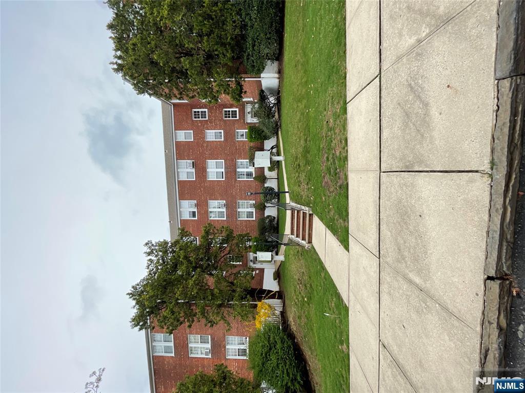 Rental Property at 6 Grand Ave 8A, Hackensack, New Jersey - Bedrooms: 1 
Bathrooms: 1 
Rooms: 3  - $1,600 MO.
