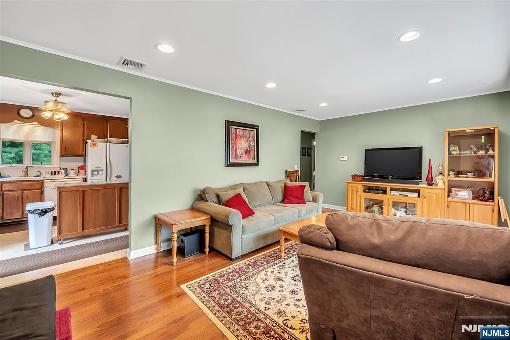 Photo of 22 Chestnut St, Bloomingdale, NJ 07403 (MLS # 25035415)