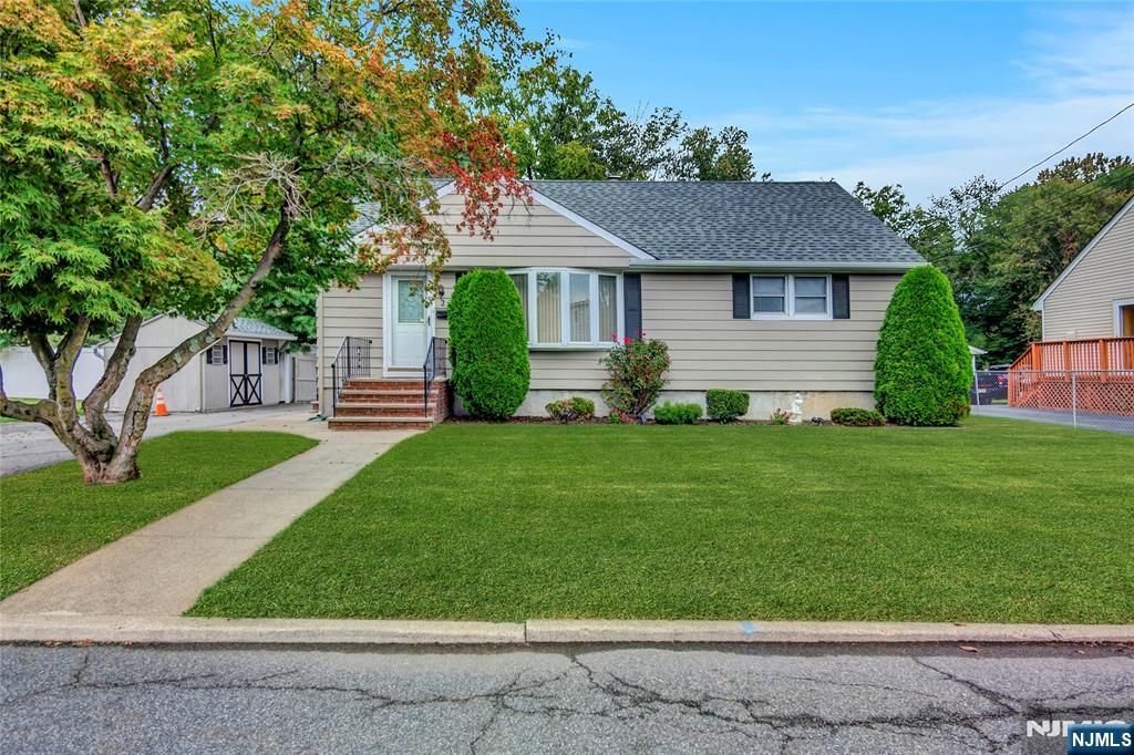 Photo of 22 Chestnut St, Bloomingdale, NJ 07403 (MLS # 25035415)