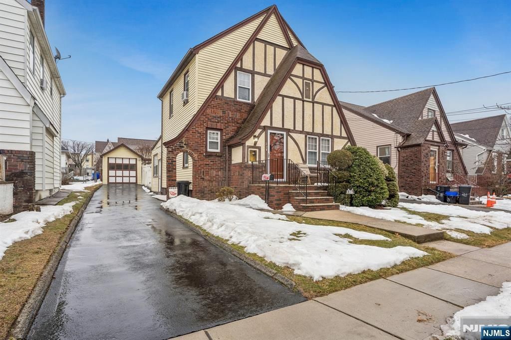 Photo of 32 Fairview Place, Belleville, NJ 07109 (MLS # 26006152)