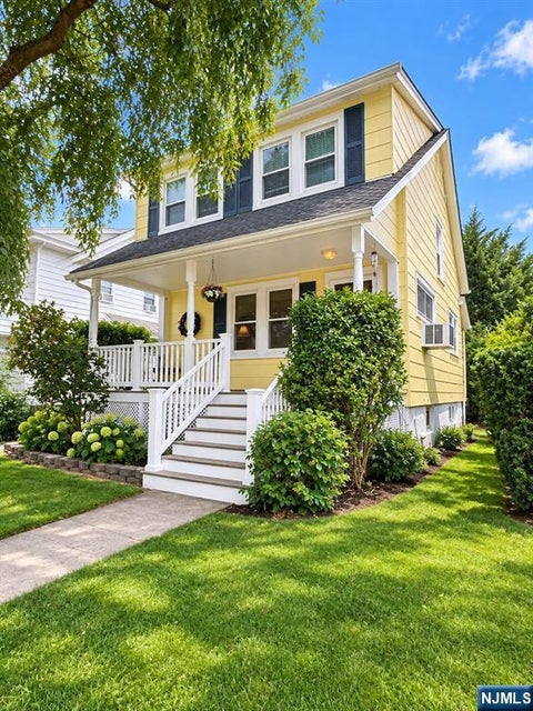 Photo of 25 Edward Street, Bergenfield, NJ 07621 (MLS # 26034277)