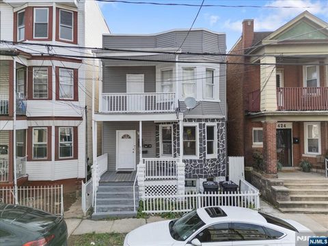 Photo of 422 Jelliff Ave #1, Newark, NJ 07112 (MLS # 25041452)