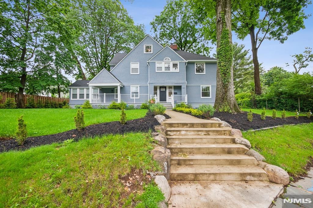 Photo of 403 Lawnridge Road, Orange, NJ 07050 (MLS # 25014769)