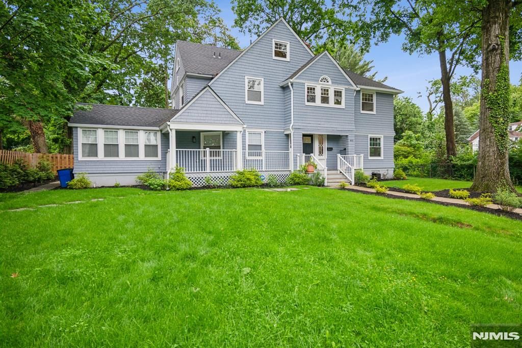 Photo of 403 Lawnridge Road, Orange, NJ 07050 (MLS # 25014769)
