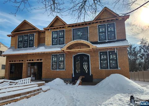 86 Azalea Street Paramus NJ 07652