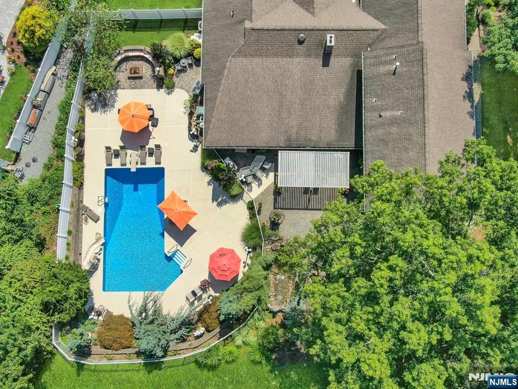 15 Oak Trail Road