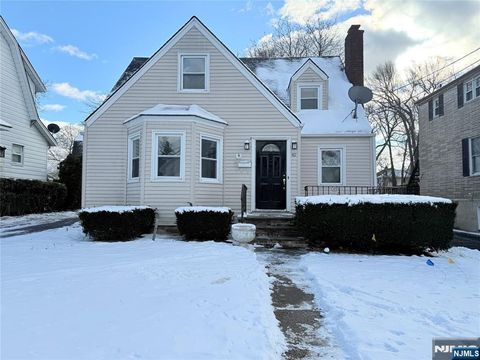 Photo of 40 Hickory Ave, Bergenfield, NJ 07621 (MLS # 26004731)
