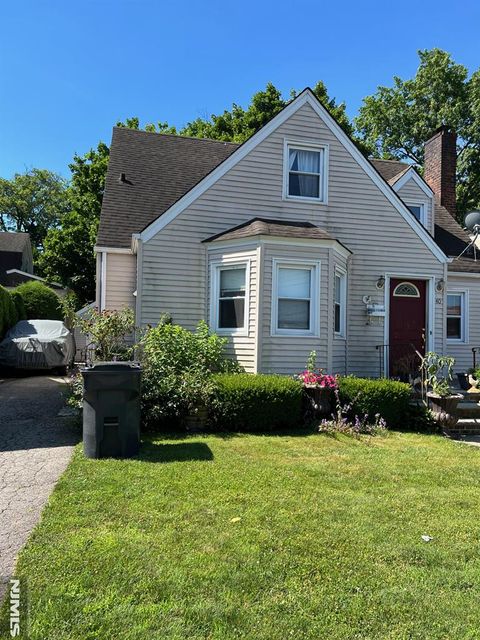 Photo of 40 Hickory Ave #House, Bergenfield, NJ 07621 (MLS # 26004731)
