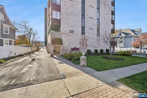 Photo of 55 Clinton Pl #510, Hackensack, NJ 07601 (MLS # 25039183)