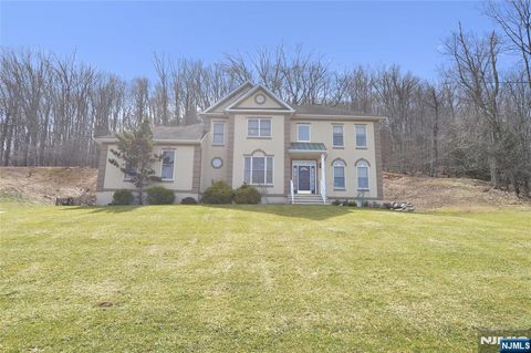 21 Split Rock Road North Haledon NJ 07508