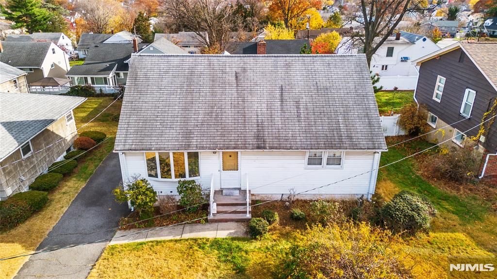 Photo of 33 Graydon Terrace, Clifton, NJ 07013 (MLS # 25042576)