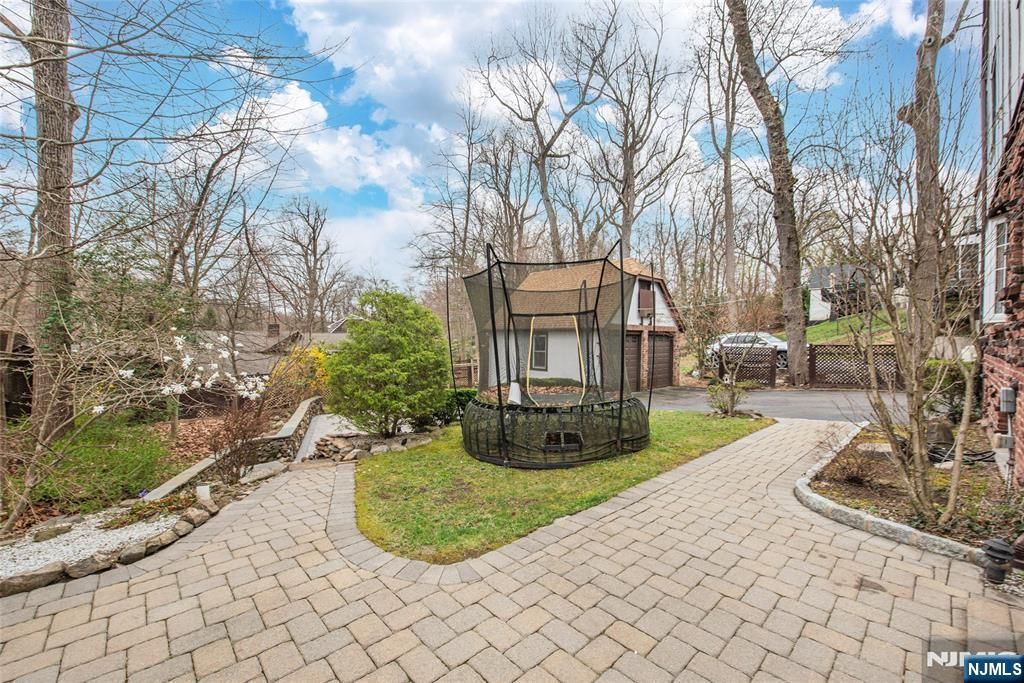 Photo of 10 Cleveland Road, Caldwell, NJ 07006 (MLS # 26011235)