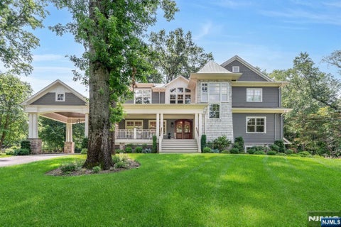 Photo of 4 Brookview Ct, Ho-Ho-Kus, NJ 07423 (MLS # 26029358)