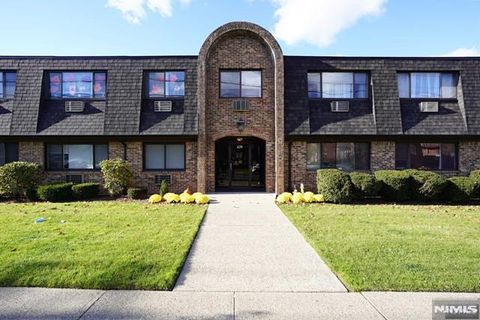 Photo of 439 Ridge #4, Lyndhurst, NJ 07071 (MLS # 25038437) Photo of 439 Ridge #4, Lyndhurst, NJ 07071 (MLS # 25038437)