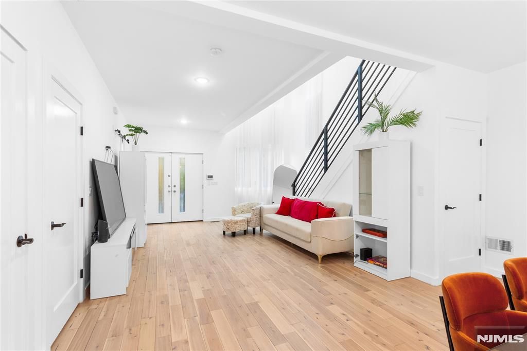 Photo of 470 Myrtle Avenue, Englewood, NJ 07631 (MLS # 25038024)