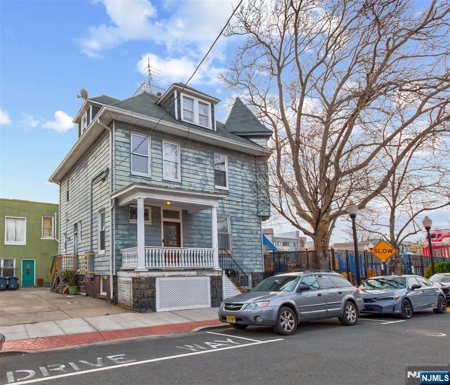 Property for Sale at 315317 33rd Street, Union City, New Jersey - Bedrooms: 6 
Bathrooms: 5.5 
Rooms: 23  - $1,250,000