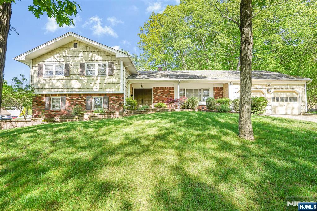 24 Eton Court, Wayne, New Jersey - 4 Bedrooms  
3 Bathrooms  
9 Rooms - 