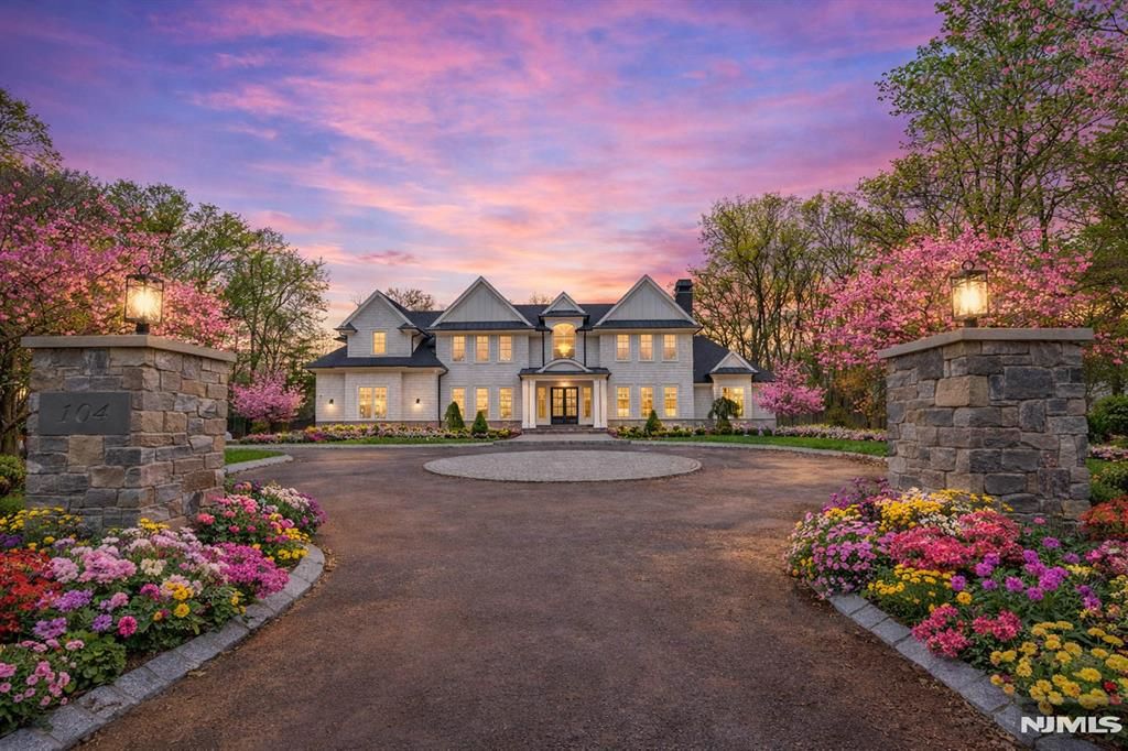 Photo of 104 Chestnut Ridge Rd, Saddle River, NJ 07458 (MLS # 26008723)