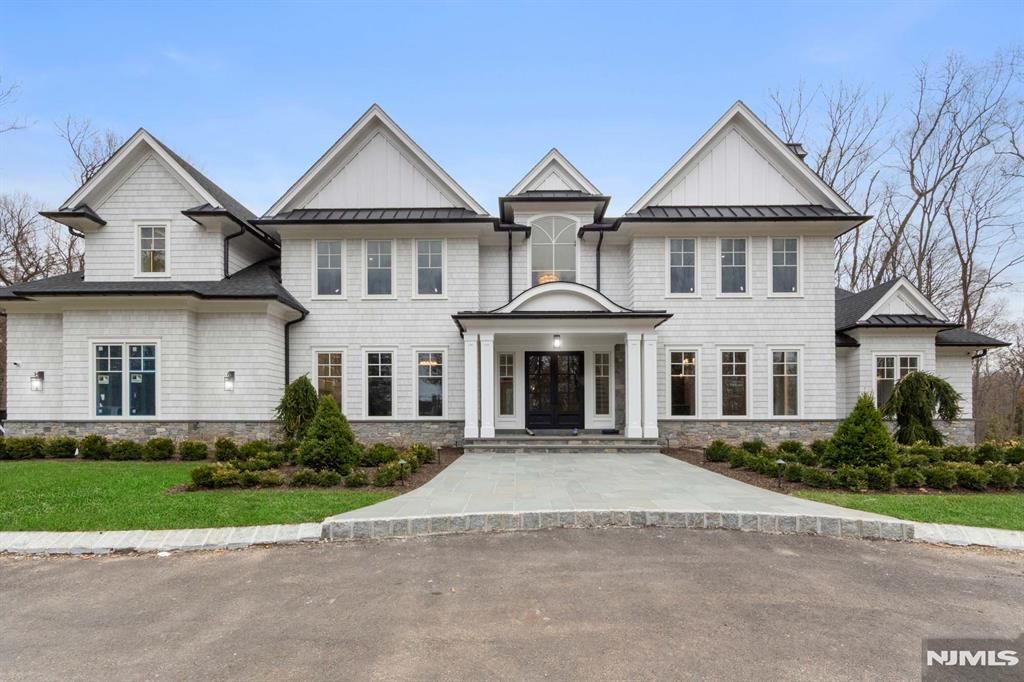 Photo of 104 Chestnut Ridge Rd, Saddle River, NJ 07458 (MLS # 26008723)