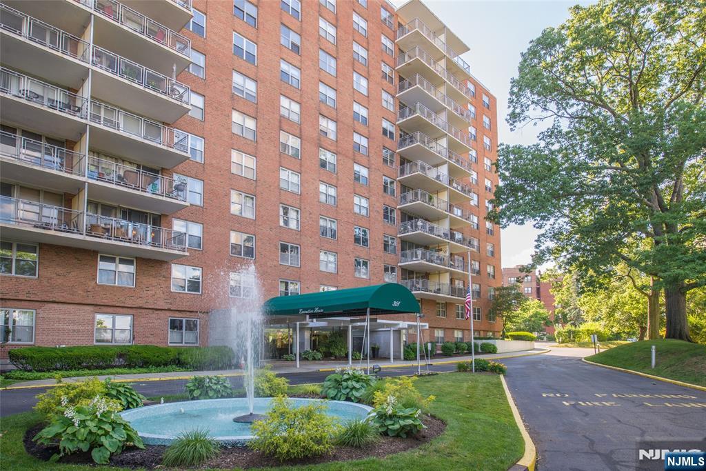 301 Beech Street 11H