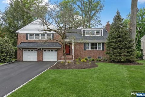 922 Wildwood Road Oradell NJ 07649