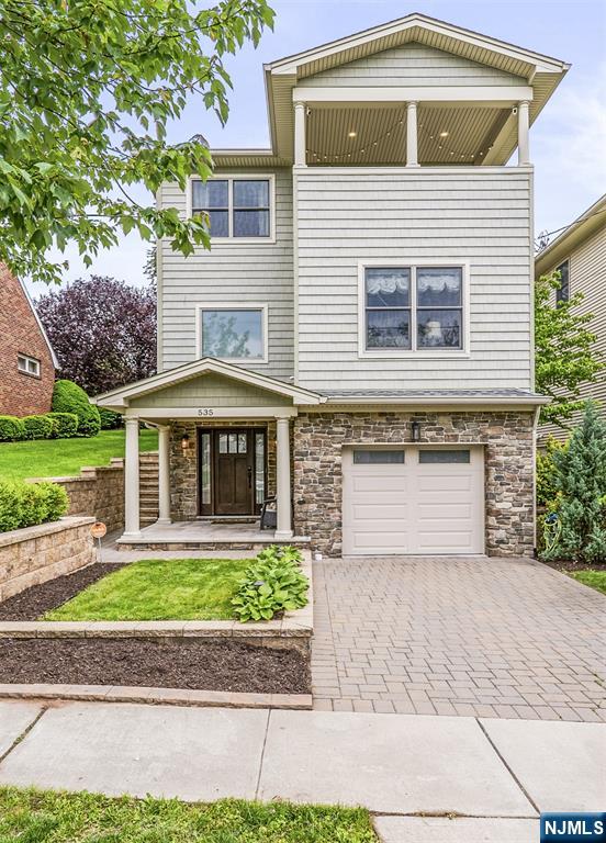 Photo 1 of 535 Washington Street, Carlstadt, New Jersey, $939,000, Web #: 325015285