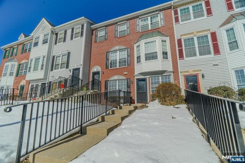 Photo of 1314 Persimmon Ct, Mahwah, NJ 07430 (MLS # 26005196)