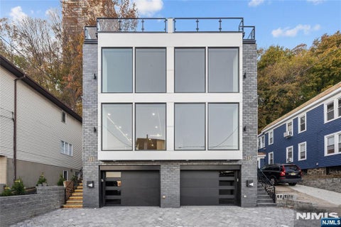 Photo of 728 Undercliff Avenue, Edgewater, NJ 07020 (MLS # 26036289)