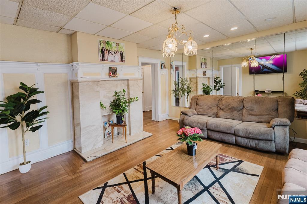 16 W Central Avenue