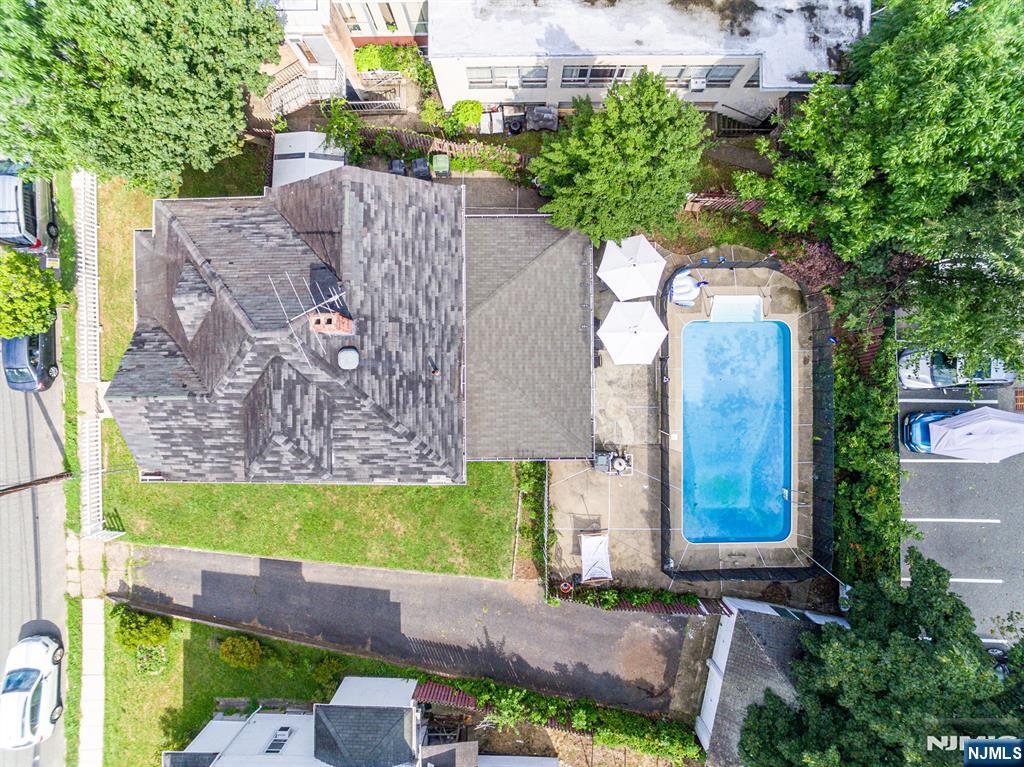 16 W Central Avenue