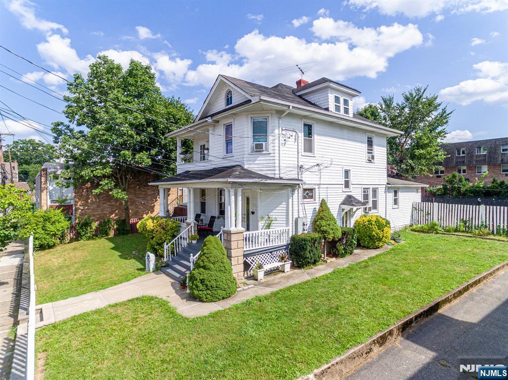 Property for Sale at 16 W Central Avenue, Bergenfield, New Jersey - Bedrooms: 4 
Bathrooms: 3 
Rooms: 10  - $849,900