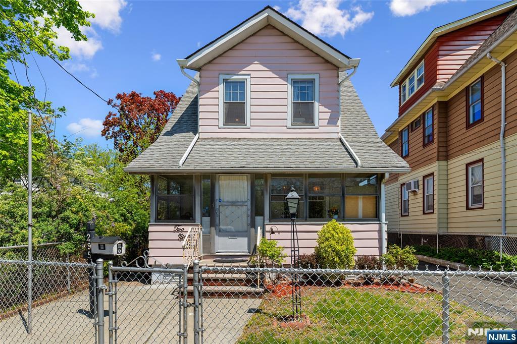 295 Carlton Avenue, East Rutherford, New Jersey - 3 Bedrooms  
3 Bathrooms  
8 Rooms - 