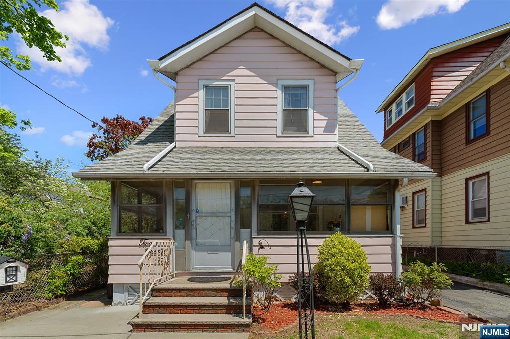 Property for Sale at 295 Carlton Avenue, East Rutherford, New Jersey - Bedrooms: 3 
Bathrooms: 3 
Rooms: 8  - $599,000