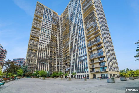 Photo of 200 Winston DR #L08, Cliffside Park, NJ 07010 (MLS # 26036778)