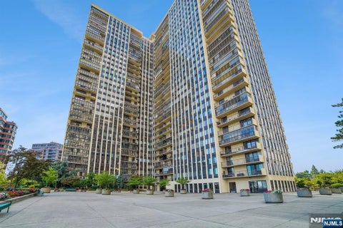 Photo of 200 Winston DR #L08, Cliffside Park, NJ 07010 (MLS # 26036778)