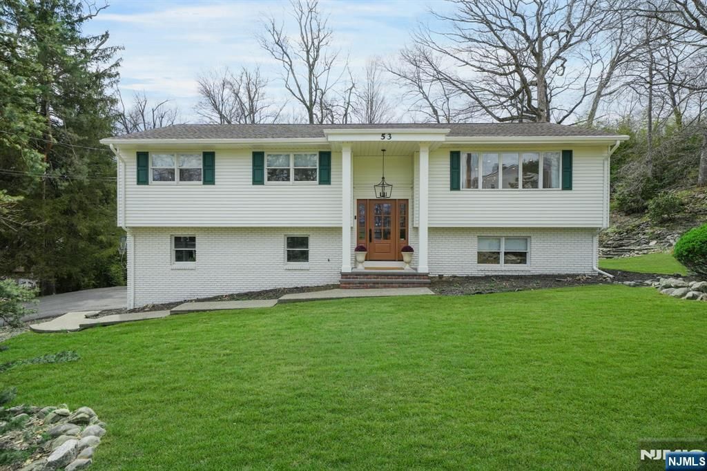 Photo of 53 Park Avenue, Park Ridge, NJ 07656 (MLS # 26011648)