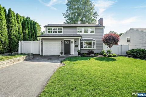 Photo of 35 Stuart Street, Waldwick, NJ 07463 (MLS # 26019531)
