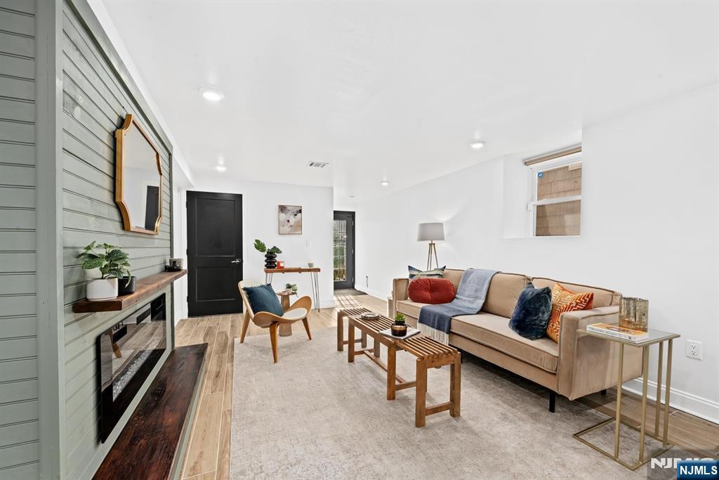 201 Zabriskie Street 1