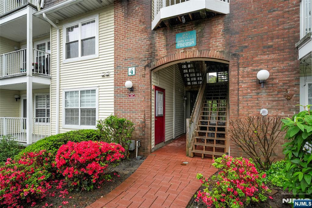 Photo 1 of 200 Crown Court 423, Edgewater, New Jersey, $529,000, Web #: 325016231