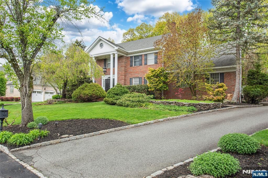 Photo of 14 Fox Run, North Caldwell, NJ 07006 (MLS # 26016952)