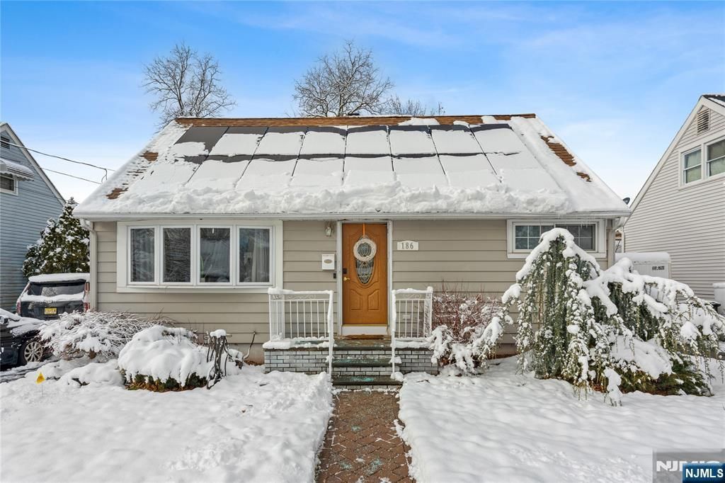 Photo of 186 10th Avenue, Hawthorne, NJ 07506 (MLS # 26002278)