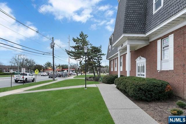 573 Valley Road 9C