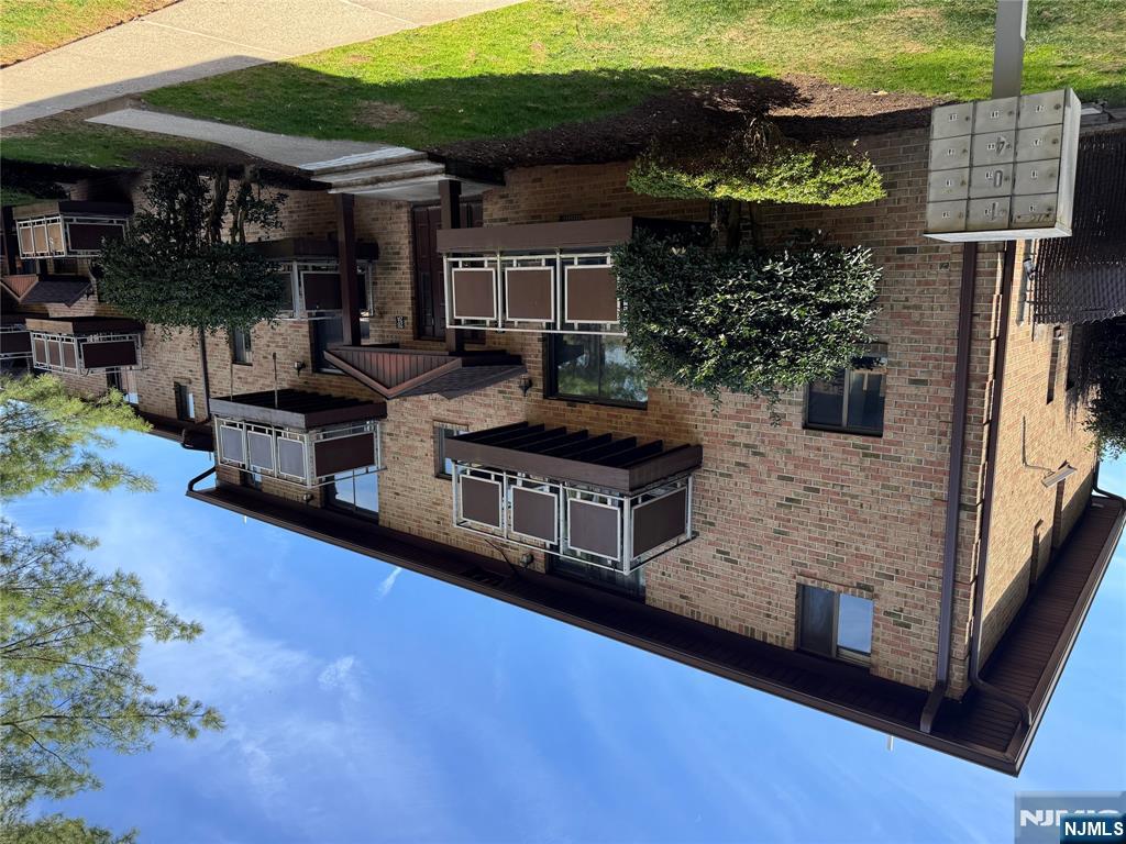 Rental Property at 105 Bellgrove 2B, Mahwah, New Jersey - Bedrooms: 1 
Bathrooms: 1 
Rooms: 4  - $2,200 MO.