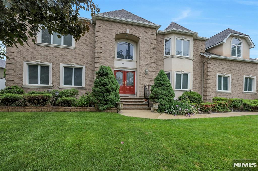 245 Forest Avenue, Emerson, New Jersey - 5 Bedrooms  
4 Bathrooms  
9 Rooms - 