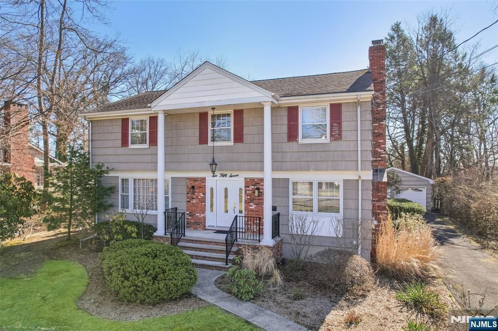 Photo of 657 Lincoln Avenue, Glen Rock, NJ 07452 (MLS # 26014343)