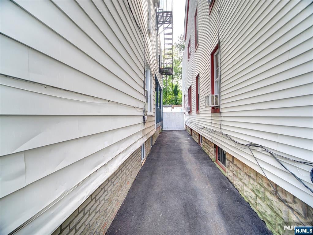 32 Cummings Street