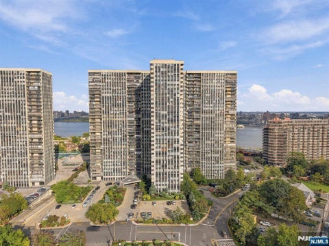 Photo of 200 Winston Drive #L14, Cliffside Park, NJ 07010 (MLS # 26036498)