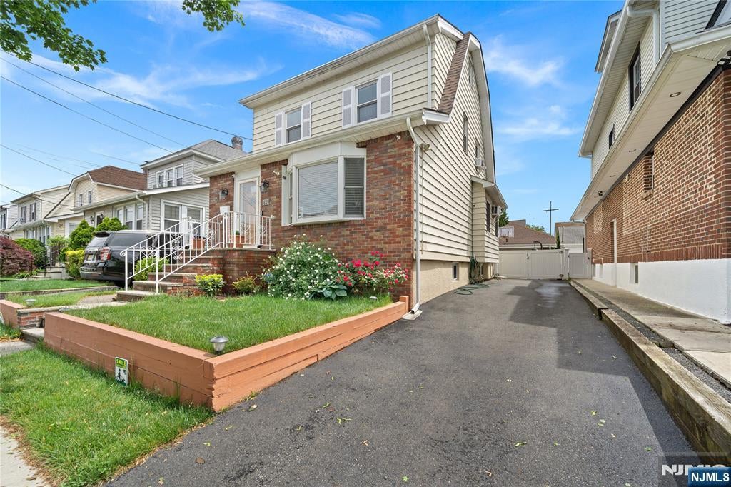 247 6th Street